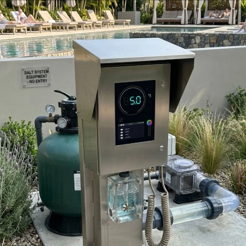 Pantalla táctil industrial legible a la luz del sol 5_ para automatización de piscinas al aire libre